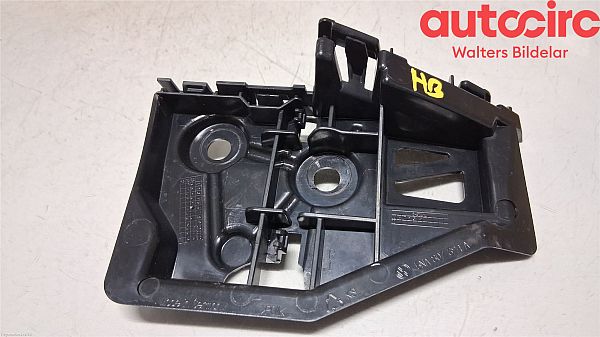 Rear bumper mounting bracket