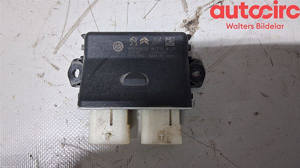 1643562880 : Bagklap styreenhed og Relæ - diverse - Autoparts24