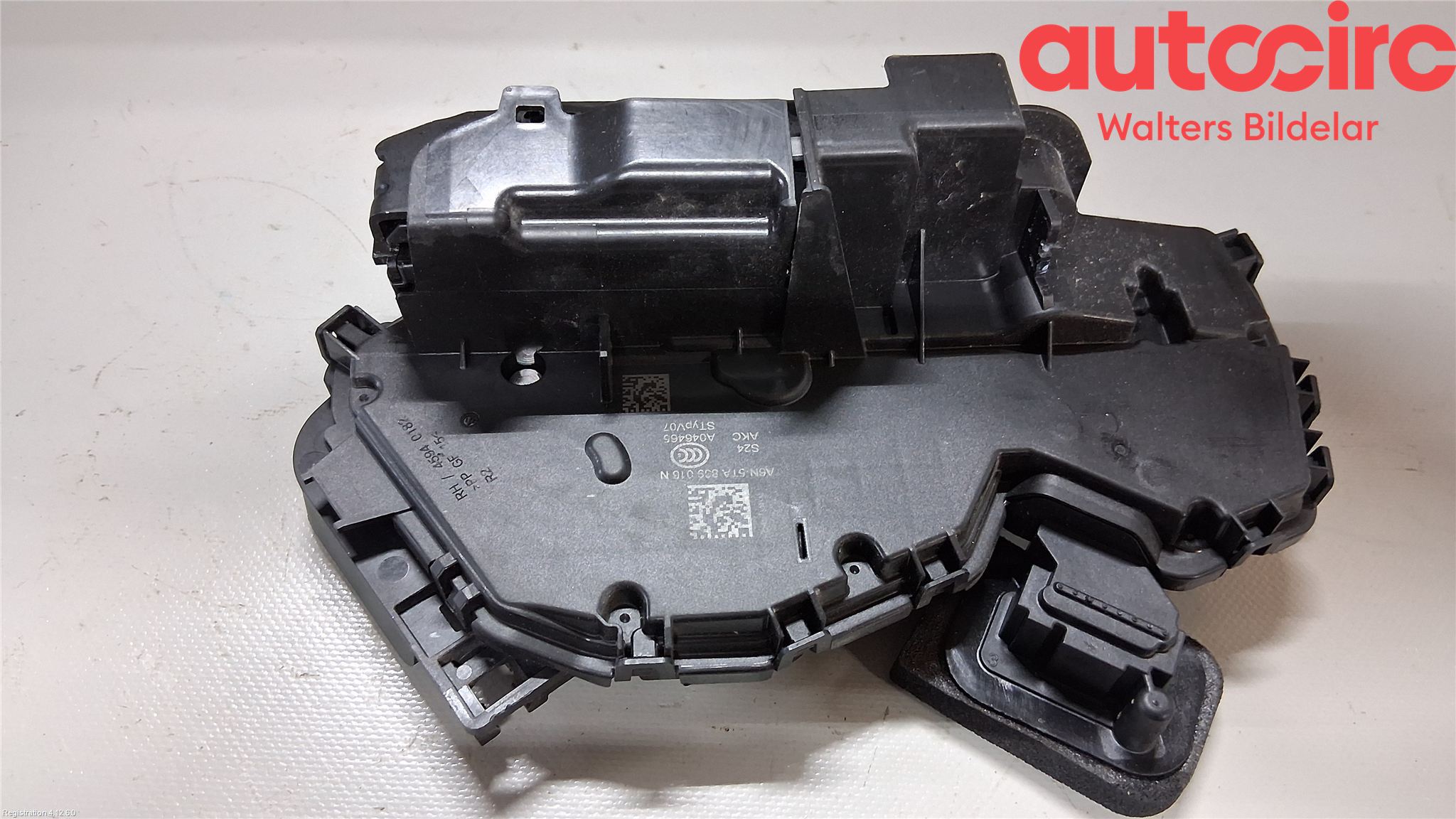 Skoda OCTAVIA IV Combi (NX5, PV5) Door lock 5TA839016N
