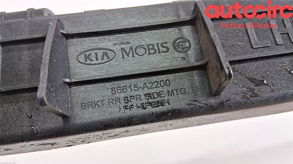 Rear bumper mounting bracket