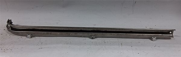 Sliding door bottom rail