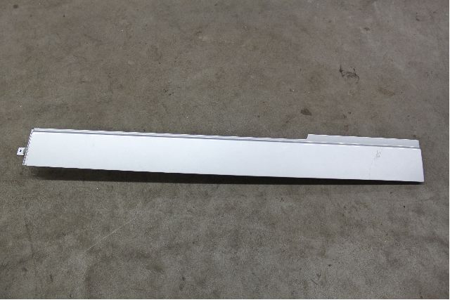 Sliding door rail trim