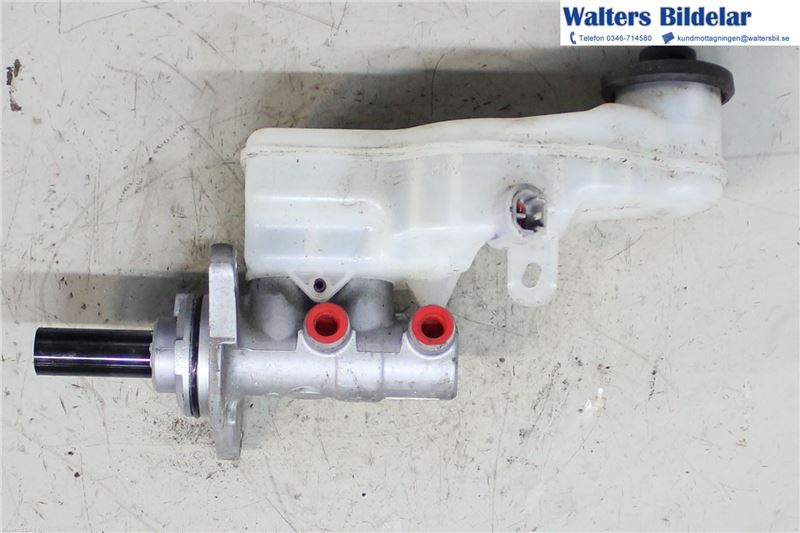 Brake - Master cylinder TOYOTA IQ (_J1_)