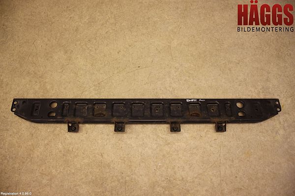 Lower radiator support