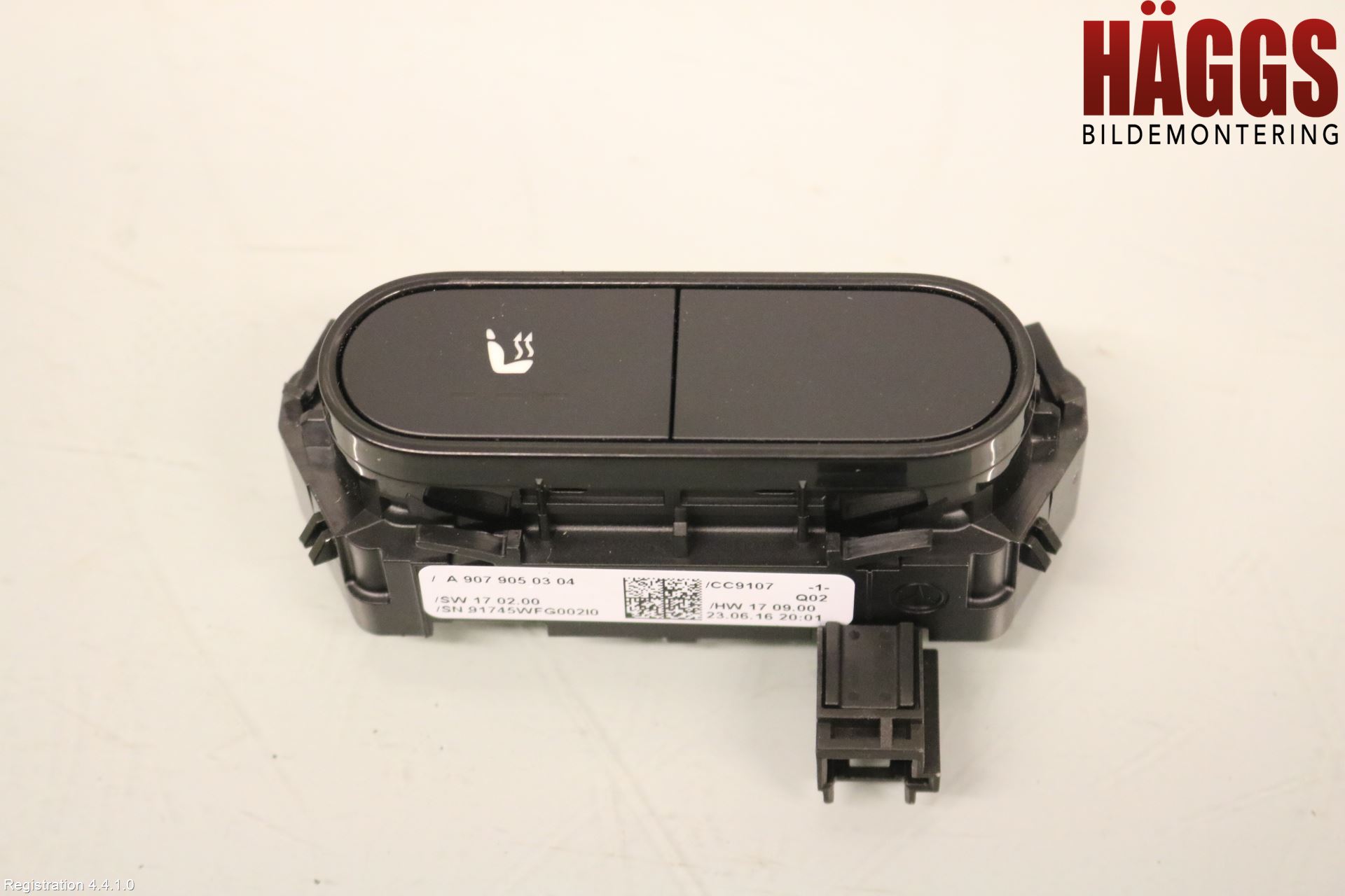 A-907-905-03-04 : Switch - seat heater and Handle - interior