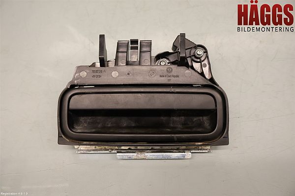 7E5-827-565-D : Handle - exterior - Autoparts24