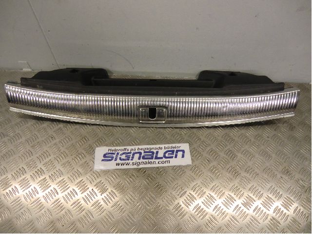 Trunk sill cover protection