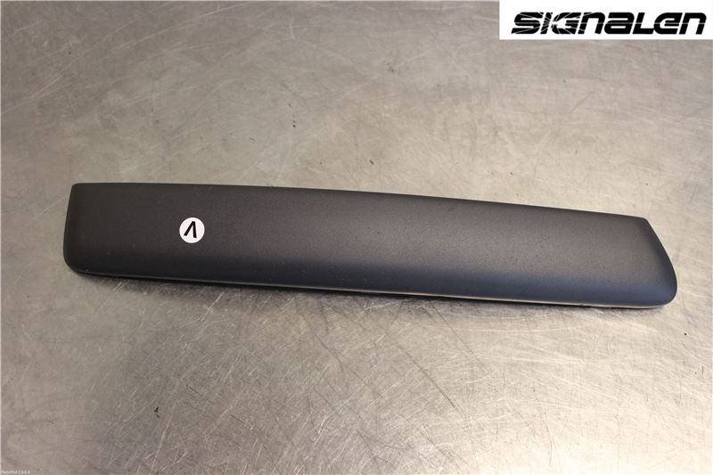 Front bumper splitter molding