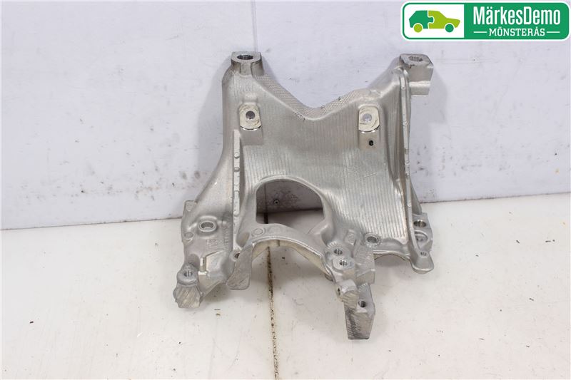Traverse Moteur avant AUDI A4 Avant (8W5, 8WD, B9)