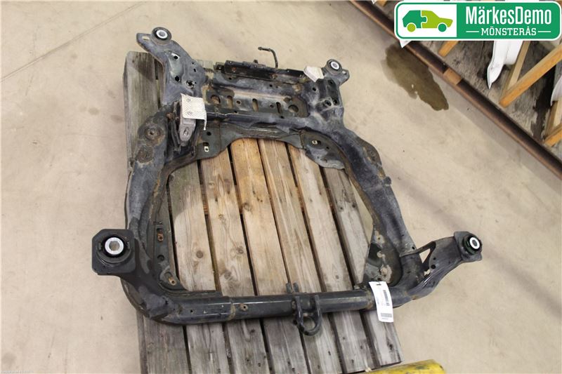 Engine cross member - front LAND ROVER DISCOVERY SPORT (L550)