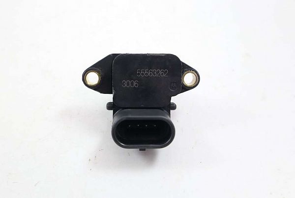 common rail (Injectie) / Verstuiver Brug SAAB 9-5 Estate (YS3E)
