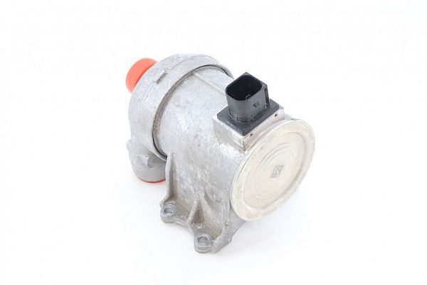 Water pump VOLVO V40 Cross Country (526)