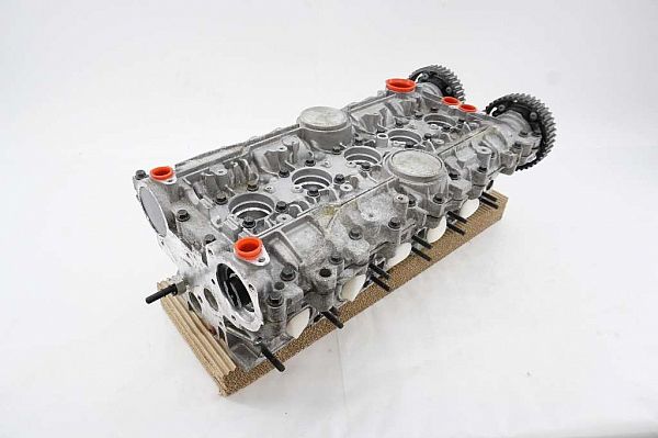 Cylinder head VOLVO V40 Cross Country (526)