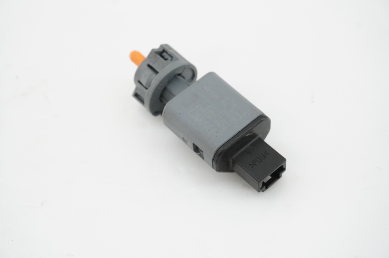 Bremselyskontakt VOLVO XC40 (536)