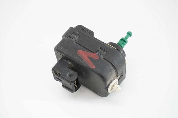 Światła – silnik regulacji VOLVO S60 I (384)