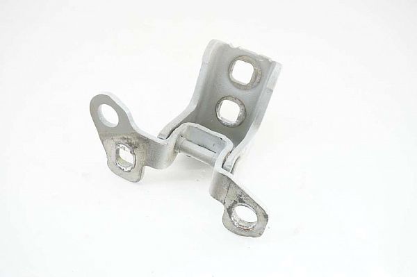 Upper door hinge