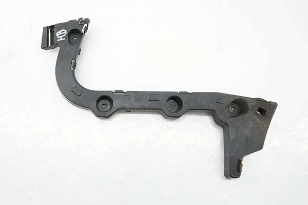 Rear bumper mounting bracket