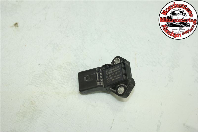common rail (Injectie) / Verstuiver Brug AUDI A1 Sportback (8XA, 8XF)