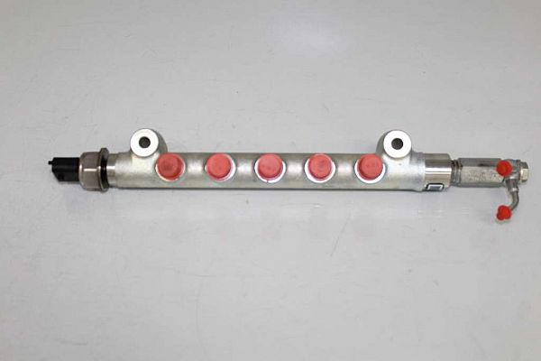 common rail (Injectie) / Verstuiver Brug OPEL ASTRA J Sports Tourer (P10)
