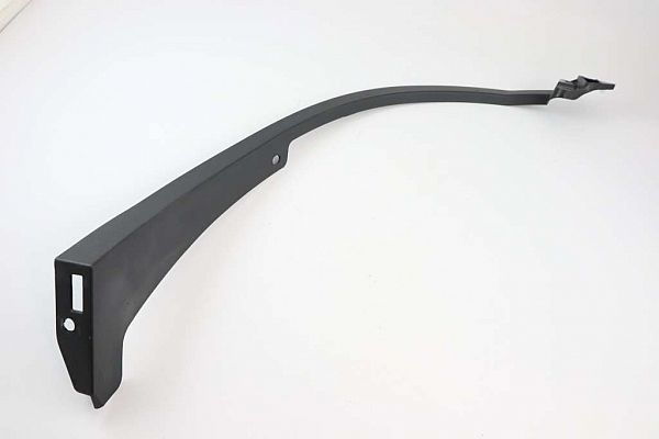 Rear wheel arch trim