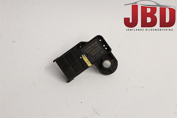 common rail (Injectie) / Verstuiver Brug NISSAN JUKE (F15)