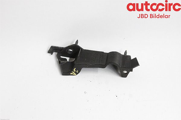 Front bumper mounting bracket