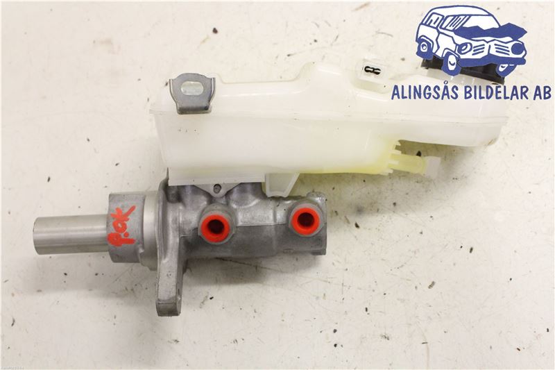 Brake - Master cylinder TOYOTA AURIS Estate (_E18_)