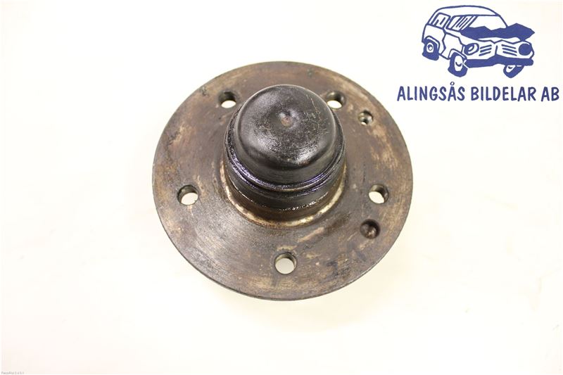 Front hub