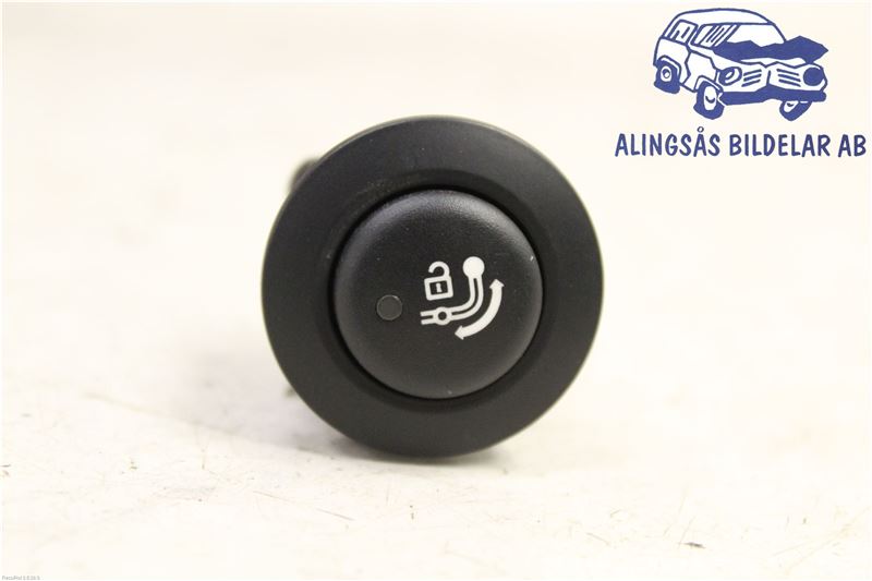 Switch for retractable tow bar