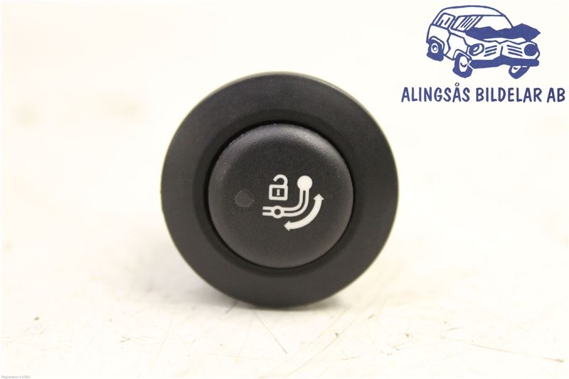 Switch for retractable tow bar