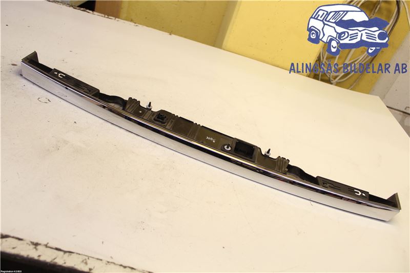License plate light bar