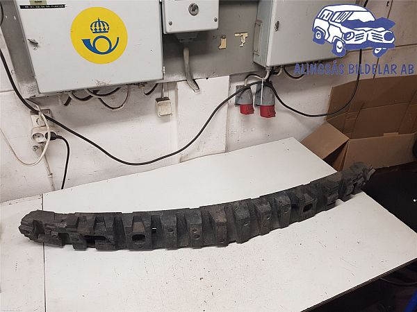Front bumper foam support bar