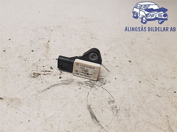 common rail (Injectie) / Verstuiver Brug MERCEDES-BENZ C-CLASS (W205)
