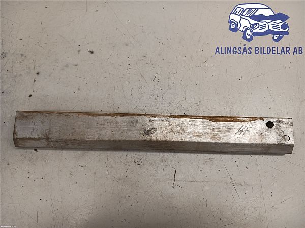 Lower radiator support