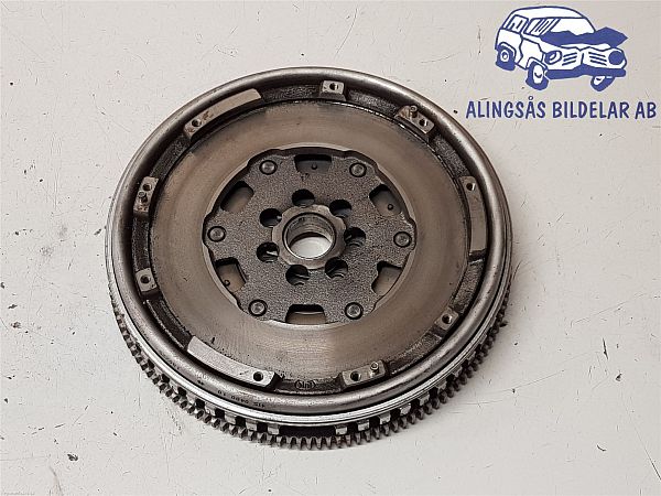 Dual mass flywheel