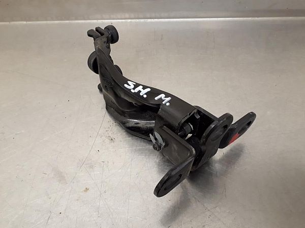 Sliding door middle roller runner