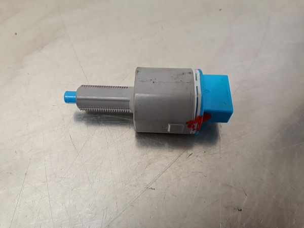 contact feu stop TOYOTA COROLLA Hatchback (_E21_)