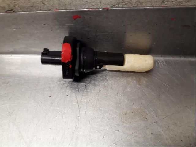 Windshield washer fluid level sensor