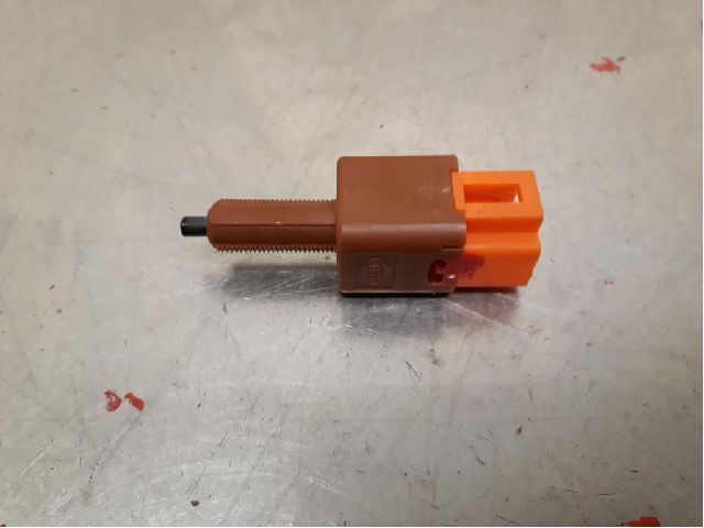 contact feu stop NISSAN QASHQAI II SUV (J11, J11_)