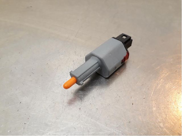 contact feu stop VOLVO XC40 (536)