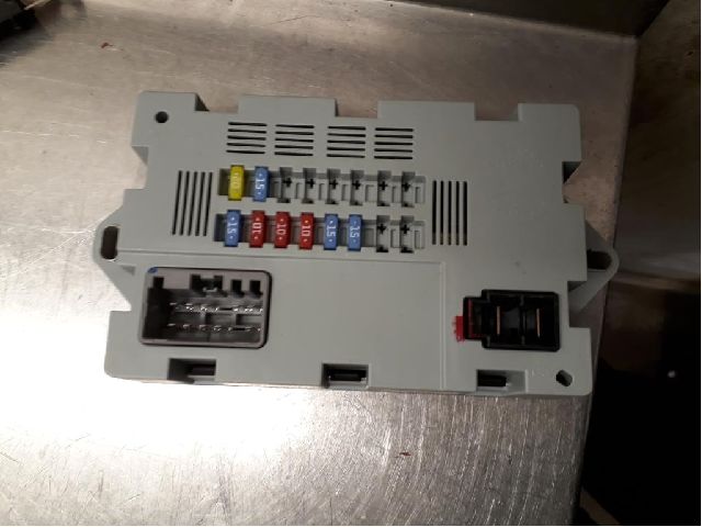 Fuse box LAND ROVER DISCOVERY SPORT (L550)
