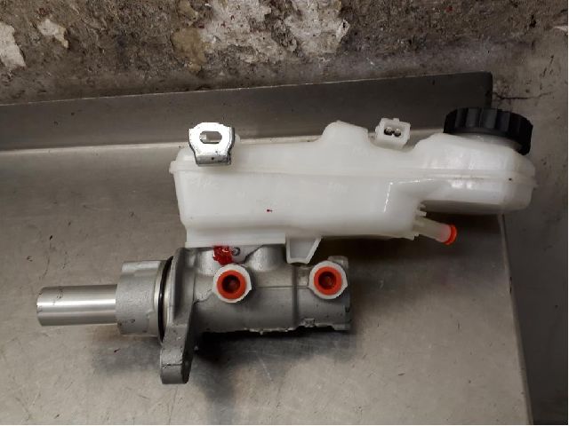 Brake - Master cylinder TOYOTA AURIS (_E18_)