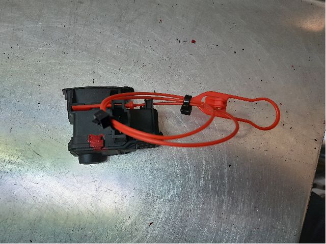 Fuel tank cap lock