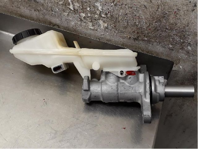 Mazda 3 (BM, BN) Brake - Master cylinder BJZ9-43-40ZA