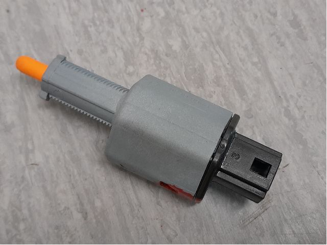 contact feu stop VOLVO C40
