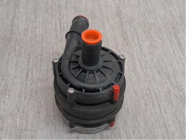 Water pump VOLVO C40