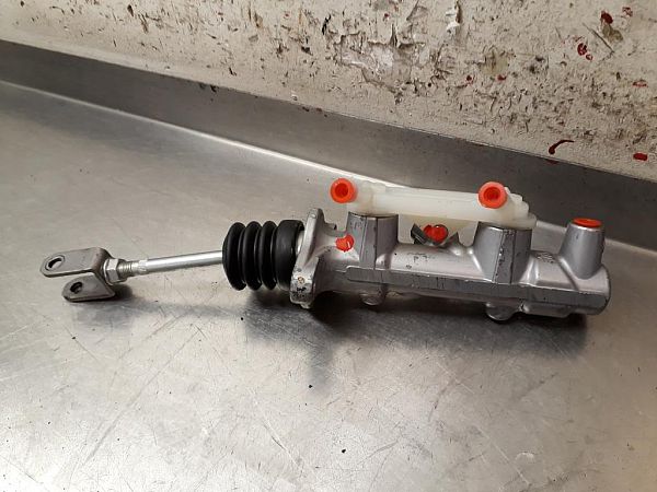 Brake - Master cylinder TOYOTA PRIUS Hatchback (_W2_)