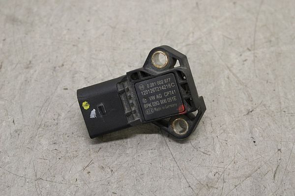 common rail (Injectie) / Verstuiver Brug VW TOURAN (1T3)
