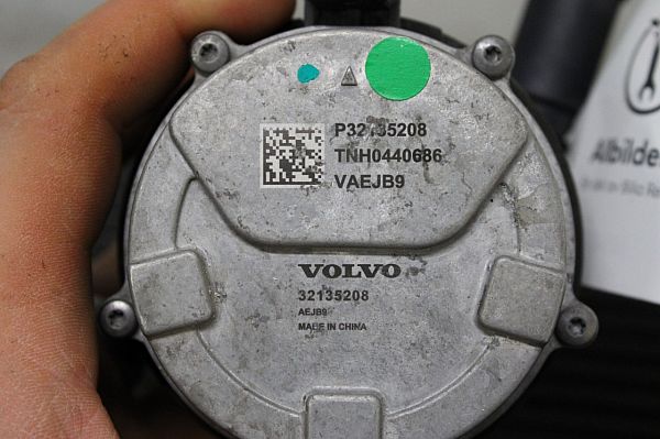 Water pump VOLVO C40