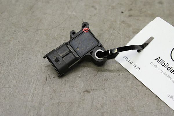 common rail (Injectie) / Verstuiver Brug FORD FOCUS III Turnier